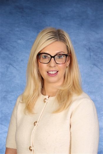 Miss E Lazenby's team photo'